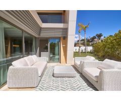 Pareado de 4 dormitorios y 4 baños con vistas al mar y lista para entrar a vivir!