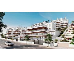 Apartamento primera planta de 2 dormitorios y 2 baños con vistas al mar. Estepona