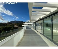 Ático de lujo de 3 dormitorios y 2 baños con vistas al mar. El Higuerón, Fuengirola