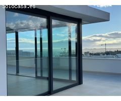 Ático de lujo de 3 dormitorios y 2 baños con vistas al mar. El Higuerón, Fuengirola