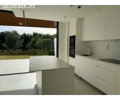 Apartamento planta baja de 2 dormitorios y 2 baños con jardín privado. El Higuerón, Fuengirola