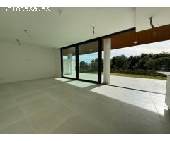 Apartamento planta baja de 2 dormitorios y 2 baños con jardín privado. El Higuerón, Fuengirola