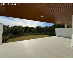 Apartamento planta baja de 2 dormitorios y 2 baños con jardín privado. El Higuerón, Fuengirola