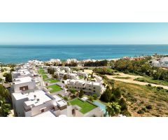 Apartamento planta baja de 2 dormitorios, 2 baños y jardín en Casares Costa
