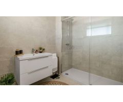 Ático de 4 dormitorios y 3 baños con vistas al mar. El Chaparral, Mijas Costa