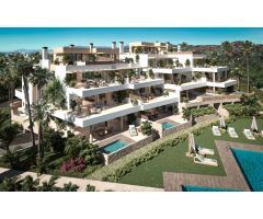 Apartamento planta baja de 4 dormitorios y 4 baños. Cabopino, Marbella Este