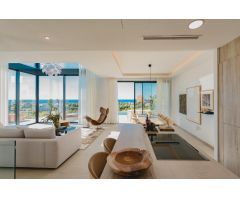 Pareado de 4 dormitorios y 5 baños con vistas al mar. Río Real, Marbella Este