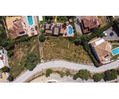 Parcela urbana en tranquila urbanización cerrada y privada. Vistas al mar. Mijas