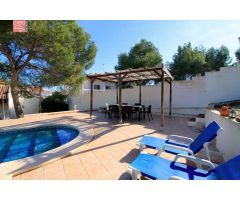 VILLA INDEPENDIENTE CON  PARCELA DE  1800M2 EN RIOMAR MIL PALMERAS