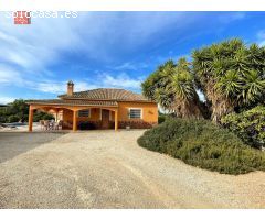 INMACULADA CASA DE CAMPO CON 4 DORMS  PISCINA Y TOTALMENTE PRIVADA EN SANGONERA LA SECA