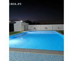 Precioso chalet con piscina en alquiler por temporadas