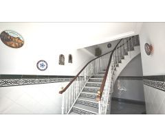 CASA 4 DORMITORIOS Y GARAJE EN SANTA ANA