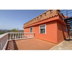 ESPACIOSA CASA CON GRAN TERRENO Y PRECIOSAS VISTAS EN CAMPANILLAS