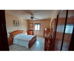 ¡Descubre Tu Refugio! Bonito Chalet en Venta en Florisol