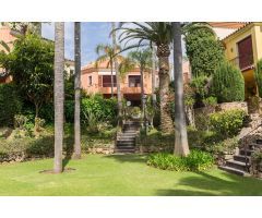 Exclusivo chalet pareado en el corazón de la prestigiosa Milla de Oro de Marbella