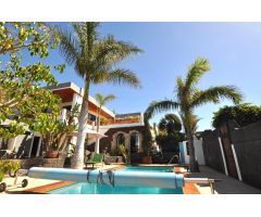 VILLA DE LUJO CON VISTAS AL MAR, PISCINA Y DOS APARTAMENTOS INDEPENDIENTES