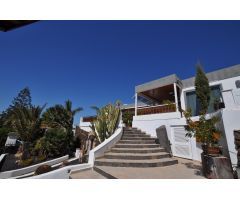 VILLA DE LUJO CON VISTAS AL MAR, PISCINA Y DOS APARTAMENTOS INDEPENDIENTES