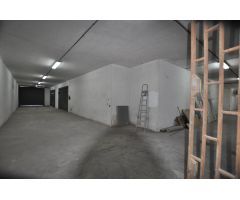 ¡OPORTUNIDAD EN PLAYA HONDA! Local comercial en semisótano con acceso para vehículos