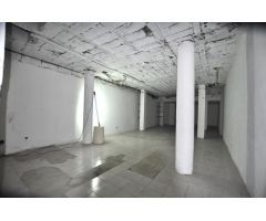 ¡OPORTUNIDAD EN PLAYA HONDA! Local comercial en semisótano con acceso para vehículos – Ideal también