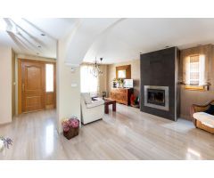 ¡Oportunidad única! Se vende espectacular pareado con parcela y terraza de ensueño