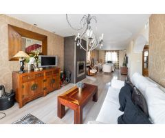 ¡Oportunidad única! Se vende espectacular pareado con parcela y terraza de ensueño