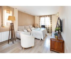 ¡Oportunidad única! Se vende espectacular pareado con parcela y terraza de ensueño