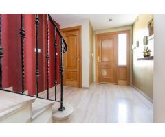 ¡Oportunidad única! Se vende espectacular pareado con parcela y terraza de ensueño