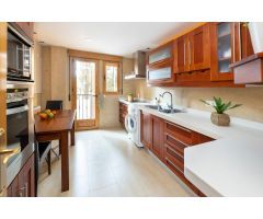 ¡Oportunidad única! Se vende espectacular pareado con parcela y terraza de ensueño