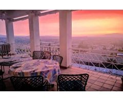 Espectacular chalet en Monachil con piscina y vistas a la ciudad