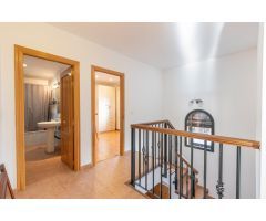 ¡Espectacular casa en La Zubia, lista para entrar a vivir! Comodidad, espacio y luz.