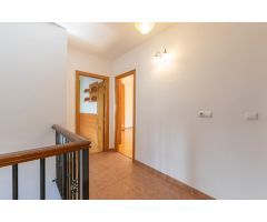 ¡Espectacular casa en La Zubia, lista para entrar a vivir! Comodidad, espacio y luz.