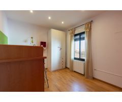 ¡Espectacular casa en La Zubia, lista para entrar a vivir! Comodidad, espacio y luz.