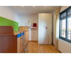 ¡Espectacular casa en La Zubia, lista para entrar a vivir! Comodidad, espacio y luz.