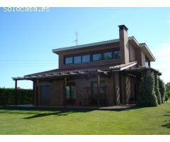Espectacular Casa con  terreno a 6 kilómetros de la ciudad de Logroño, y a 1 kilometro de Villamedia