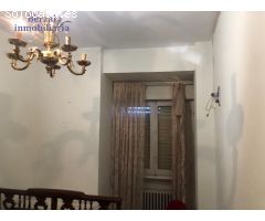 Casa en Navarrete, con local para 4 vehículos, dos plantas y terraza de 60 metros.