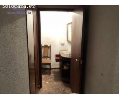 Casa en Navarrete, con local para 4 vehículos, dos plantas y terraza de 60 metros.