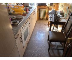 Casa en Navarrete, con local para 4 vehículos, dos plantas y terraza de 60 metros.