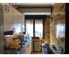 Casa en Navarrete, con local para 4 vehículos, dos plantas y terraza de 60 metros.