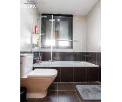 Piso tipo duplex, tres dormitorios. baño y aseo, con trastero. SIN ASCENSOR