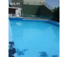 Casa con mil metros de terreno, piscina y frontón.