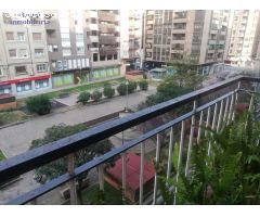 Piso en Gran Vía, en el lado Sur, con terraza preciosa a Gran Vía. Totalmente exterior