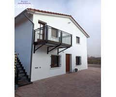 Casa para entrar a vivir de 99 metros  mas 16 metros de bodega con asador  en Matute - La Rioja