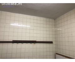 Piso en edificio singular e histórico, con ascensor, muy centrico.