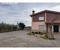 Magnifica casa, con más de dos mil metros de terreno.