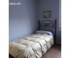 Piso de cinco habitaciones dos baños y trastero.