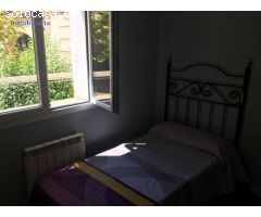 Piso de cinco habitaciones dos baños y trastero.
