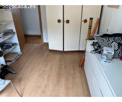 Piso de tres hb, zona centro, quinta planta. Un baño.