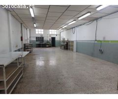Local de mas de doscientos metros, para empezar a trabajar.