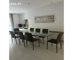 Bajo con terraza y piscina