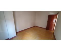 SE VENDE PISO JUNTO A PUERTA DE MARTOS.